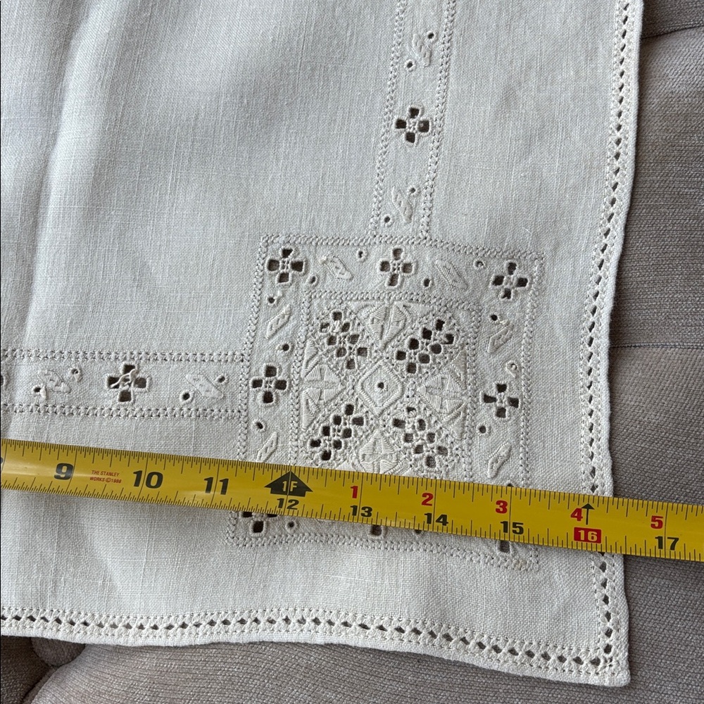 Elegant cream colored Irish linen table - Picture 2 of 4
